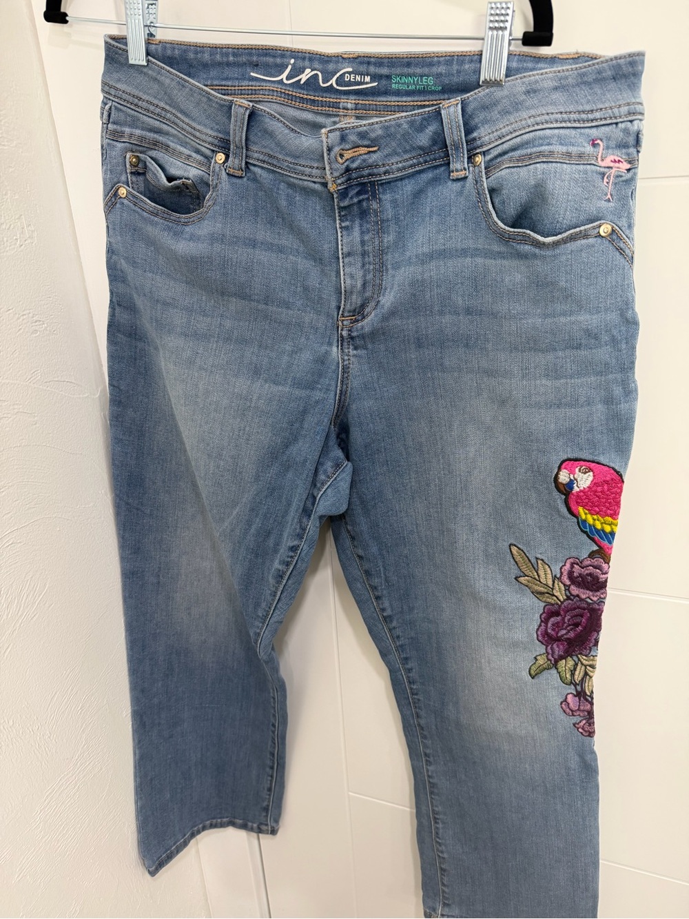 Light Blue Cropped Jeans with Embroidered Parrot & Floral Detail sz10